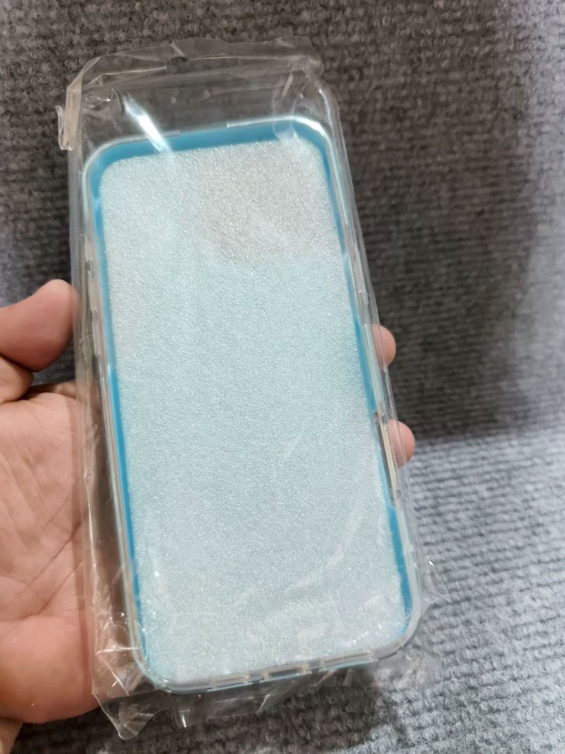 Iphone 16 promax casing (Category: Cases & Sleeves) located in San Leonardo. Submitted by burgossanleonardo.12345 (Listing ID 1461713091, Image 3). Description: Brand new For iphone16 promax protection Transparent with skyblueblining.