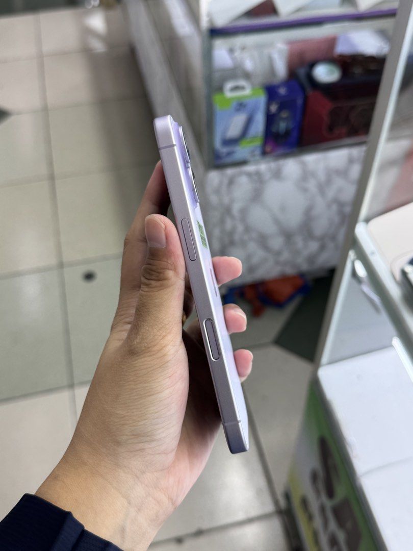 IPHONE 17 256GB 99%BH SMARTLOCK NO ISSUE (Category: iPhone 17 Series) located in San Juan City. Submitted by aynaagadgets (Listing ID 1461747202, Image 2). Description: IPHONE 17 256GB SMARTLOCK SEPTEMBER 2026 STALL #: XB-07 FOR SALE | TRADE / SWAP PASS SA MGA SCAMMERS / THIRD PARTY (RFS: Buy and Sell) ⬇️DETAILS⬇️ •256 GB (Other storage is also available) •Purple (Other color is also available but price may vary) •100%bh •NTC Variant •95% Smooth 