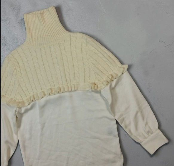 ISABEL MARANT 2'TONE KNIT TURTLE NECK SWEATER (Category: Activewear) located in Manila. Submitted by kinstugi.pieces (Listing ID 1461644725, Image 2). Description: Sizes: Large Women's Dimes: 5.5 inches, Turtle Neck Length 6.5 inches, Turtle Neck Wide 19.5 inches, Wdth 17 inches, Shldr 23 inches, Slv Lngth 28.5 inches, Lngth 19 inches, Hm Origin: Portugal Materials: Nylon 70% Cotton 30% Color Rate: 10-10 Condition: 10-10 Presentable to Use Add Sh