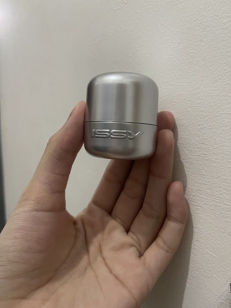ISSY HIGHLIGHTER AND VICE CO BLUSH (Category: Makeup) located in Caloocan City. Submitted by soaphia (Listing ID 1461712740, Image 1). Description: PL: Both: 250 Only issy: 200 Only vice co: 65 SHADES: Issy highlighter: Clear Vice Co blush: Always Giving CONDITION: Issy: Used: 3x Vice co: Used 5x.