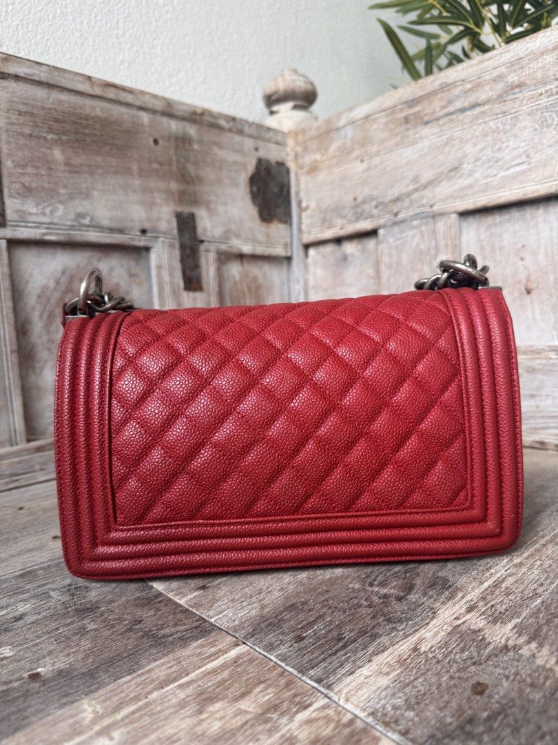 Item bundle (Category: Cross-body Bags) located in Petaling Jaya. Submitted by dilaomar16790 (Listing ID 1461565050, Image 2). Description: Item bundle selected leather .