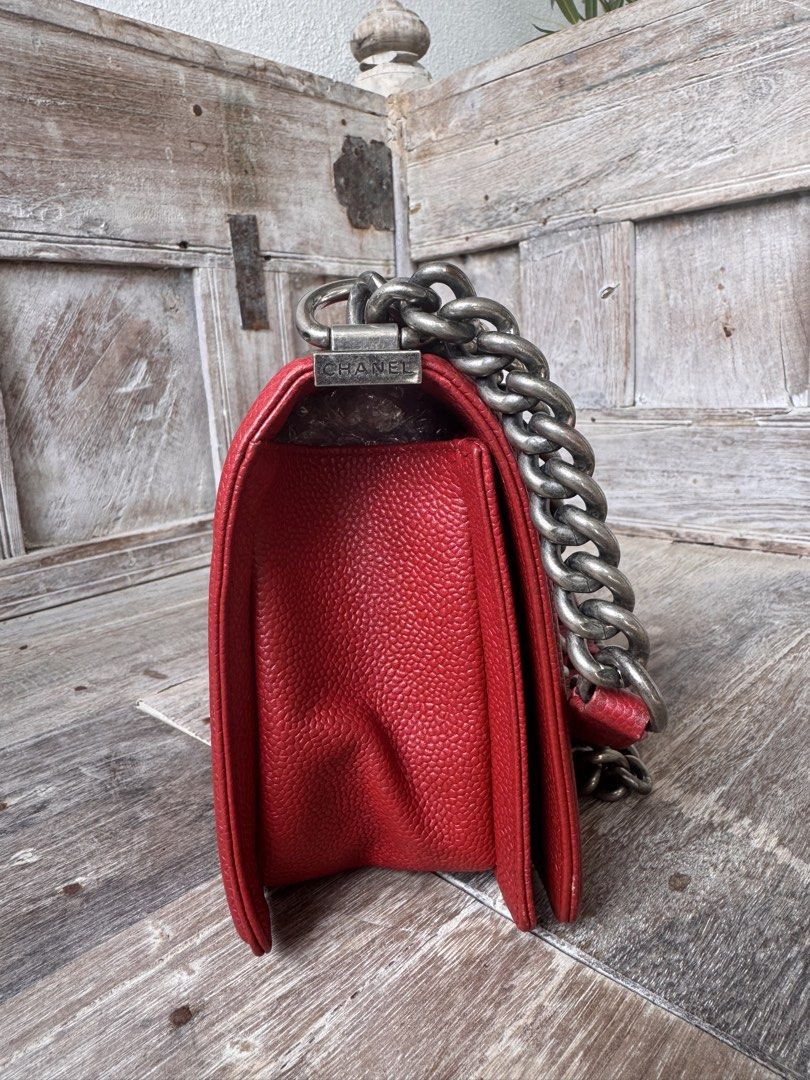 Item bundle (Category: Cross-body Bags) located in Petaling Jaya. Submitted by dilaomar16790 (Listing ID 1461565050, Image 3). Description: Item bundle selected leather .