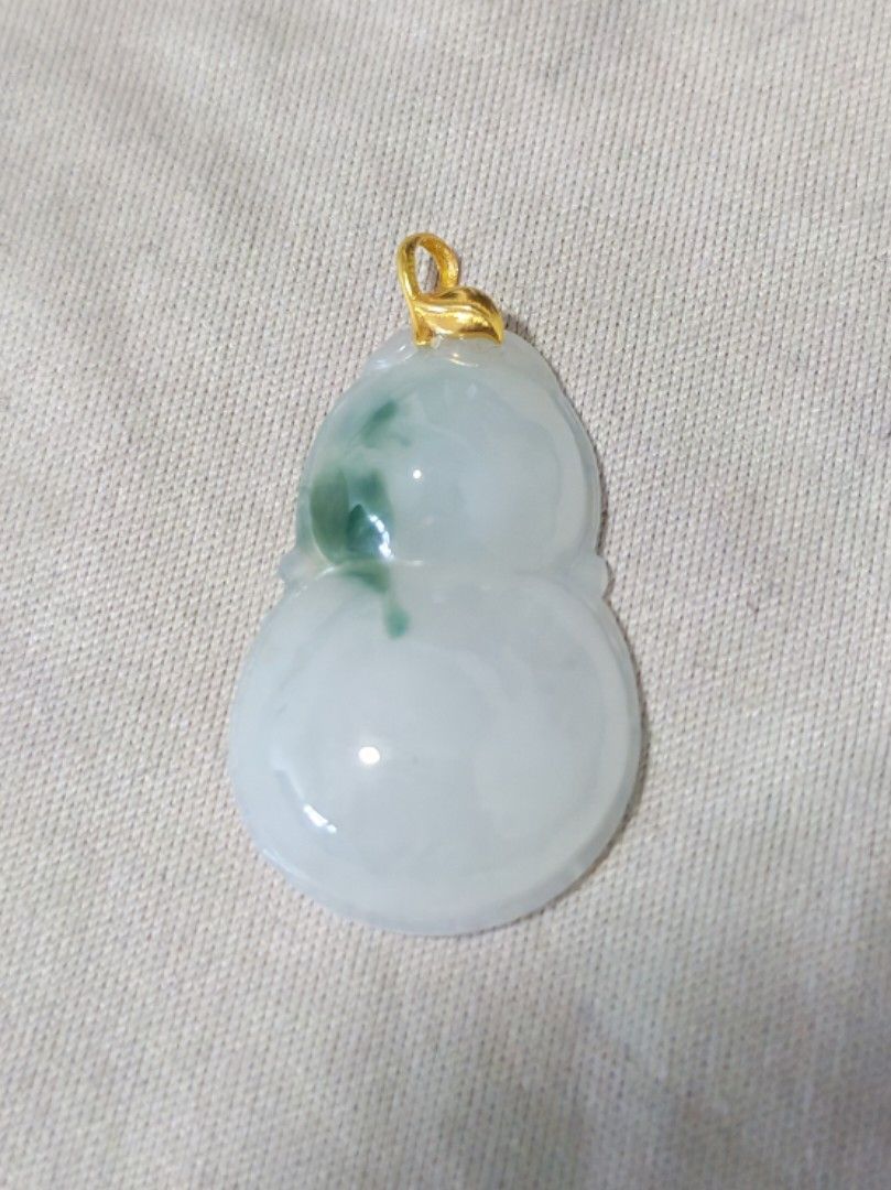 Jade pendant 18k (Category: Necklaces) located in Bacoor. Submitted by jadeitemaster (Listing ID 1461600989, Image 2). Description: Jadeiye Tyoe A Jadeite White Hulu with floating. Clasp 18k For your elegant fashion.