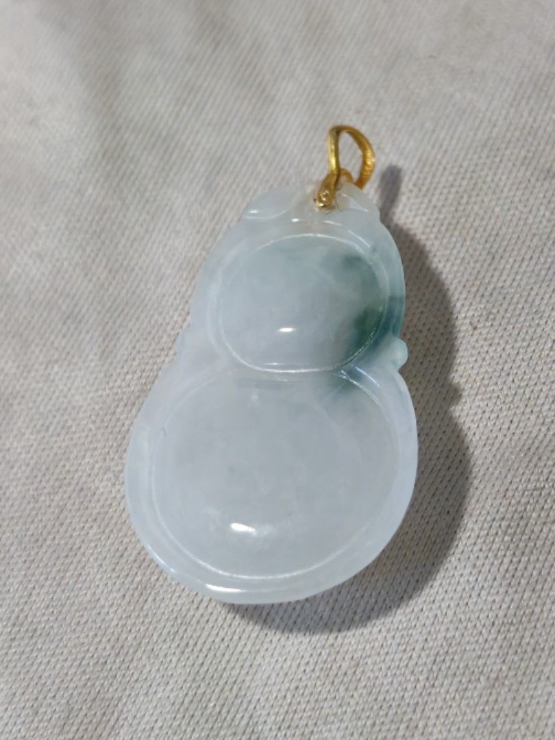 Jade pendant 18k (Category: Necklaces) located in Bacoor. Submitted by jadeitemaster (Listing ID 1461600989, Image 3). Description: Jadeiye Tyoe A Jadeite White Hulu with floating. Clasp 18k For your elegant fashion.