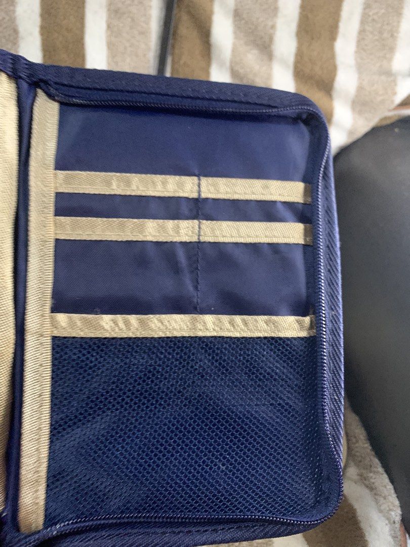 Japan brand pouch organizer (Category: Wallets & Card holders) located in Cabanatuan. Submitted by mjluxxejapan (Listing ID 1461645638, Image 3). Description: Fixed prixe like new cond ngka dust lng konti mganda makapal ar matibay quality. Approx 7.5”x5” meas marami pockets s loob .