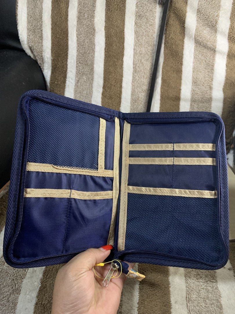 Japan brand pouch organizer (Category: Wallets & Card holders) located in Cabanatuan. Submitted by mjluxxejapan (Listing ID 1461645638, Image 2). Description: Fixed prixe like new cond ngka dust lng konti mganda makapal ar matibay quality. Approx 7.5”x5” meas marami pockets s loob .
