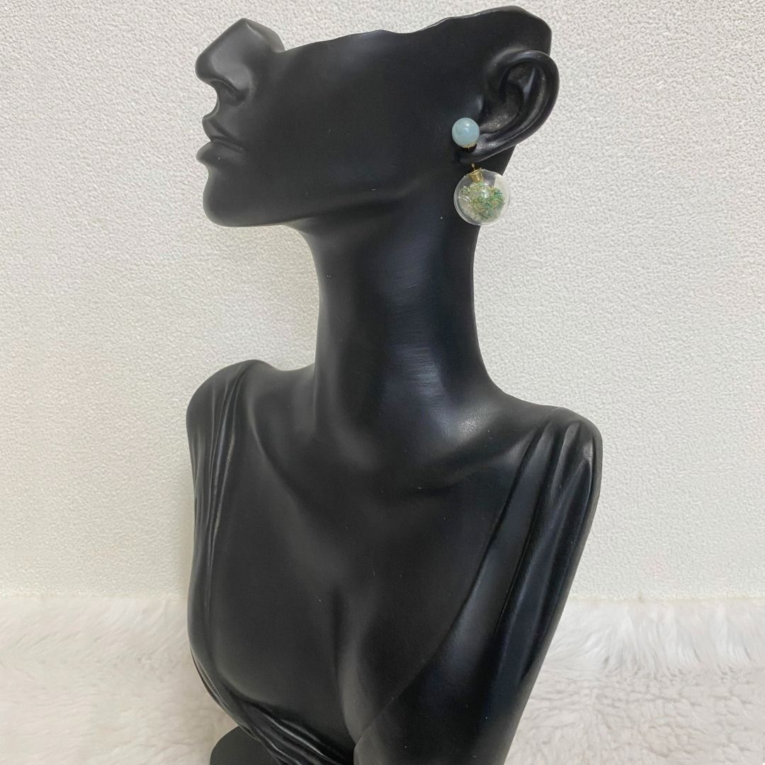 Japan Double-Sided Blue Stud Clear Balls Crystal Earrings (Category: Earrings) located in Cebu City. Submitted by posh_avenue888 (Listing ID 1461747409, Image 1). Description: In very good condition. From Japan. 1 inch..
