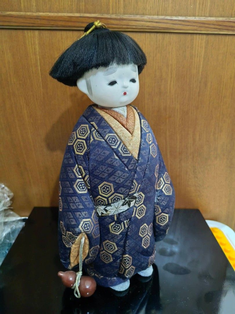 Japanese Kimekomi Doll (Category: Vintage Collectibles) located in Cebu City. Submitted by dudes_villanueva (Listing ID 1461659686, Image 2). Description: Doll - Japanese Kimekomi Doll Porcelain Face Brand New 📌 Wearing a purple geometric-patterned kimono and holding a small wooden gourd. 📌 The Gourd: The figure holds a miniature gourd (hyotan), which is a classic Japanese symbol of good fortune, success, and protection against evil. Height : 1