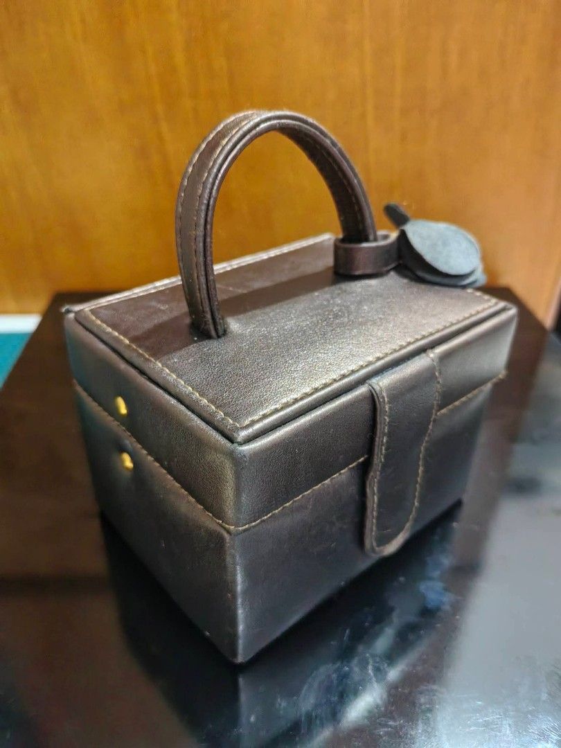 Jewelry Box (Category: Accessory Holder, Box & Organizers) located in Cebu City. Submitted by dudes_villanueva (Listing ID 1461660456, Image 2). Description: Jewelry Box Material : PU Leather 📌 In very good condition. May waterstain internal and few minor body scuff. Sold as is. L4.5xW3.5xH3.25 in.