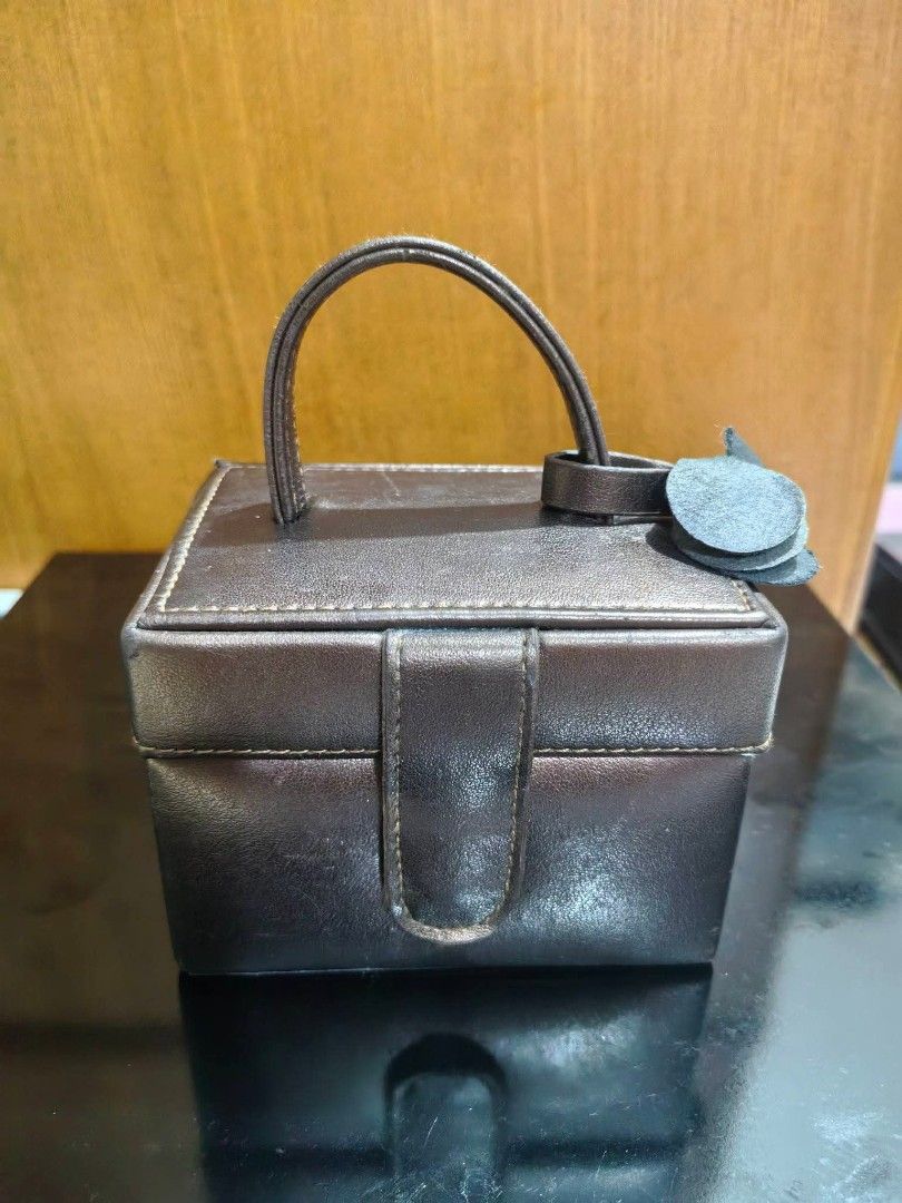 Jewelry Box (Category: Accessory Holder, Box & Organizers) located in Cebu City. Submitted by dudes_villanueva (Listing ID 1461660456, Image 1). Description: Jewelry Box Material : PU Leather 📌 In very good condition. May waterstain internal and few minor body scuff. Sold as is. L4.5xW3.5xH3.25 in.