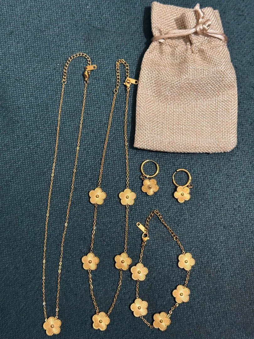 Jewelry set (Category: Other Accessories) located in Makati City. Submitted by lachiccloset (Listing ID 1461591475, Image 1). Description: Non tarnish .