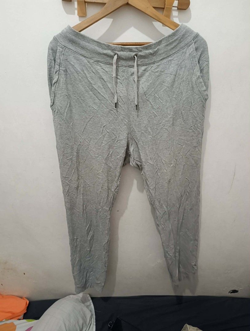 Jogger pants Uniqlo (Category: Joggers) located in Mandaluyong City. Submitted by kasoysoythrift28 (Listing ID 1461676955, Image 1). Description: XL on tag.