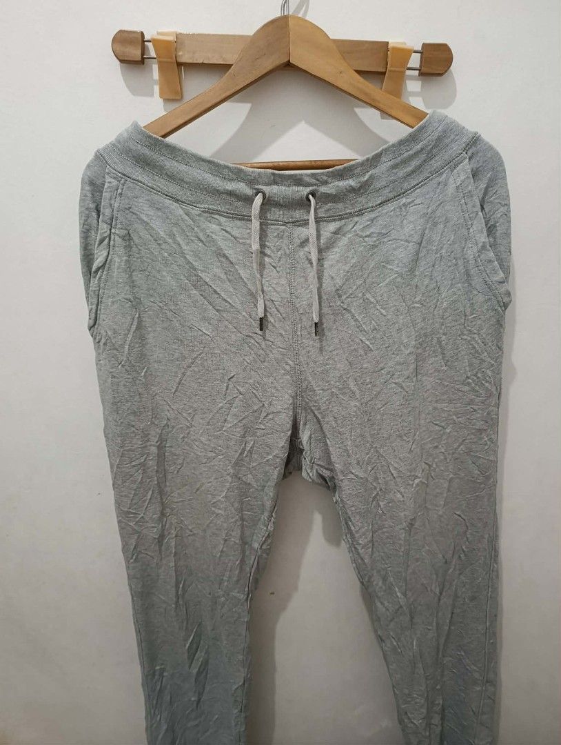Jogger pants Uniqlo (Category: Joggers) located in Mandaluyong City. Submitted by kasoysoythrift28 (Listing ID 1461676955, Image 3). Description: XL on tag.