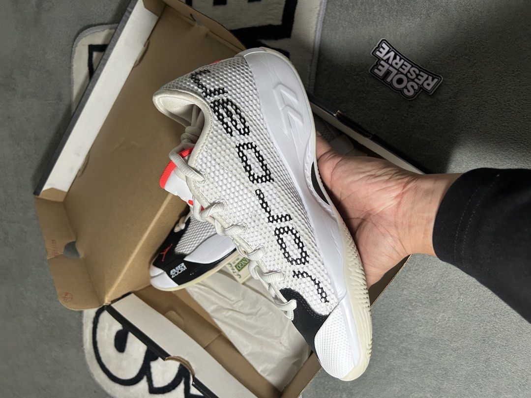 Jordan 77 Luka “Chicago” (Category: Sneakers) located in Paranaque City. Submitted by solesepz (Listing ID 1461794329, Image 3). Description: for sale Jordan Luka 77 “Chicago” ₱3,495 Size 9.5 Used Once Only 9.5/10 Condition No Issues Complete wt box .