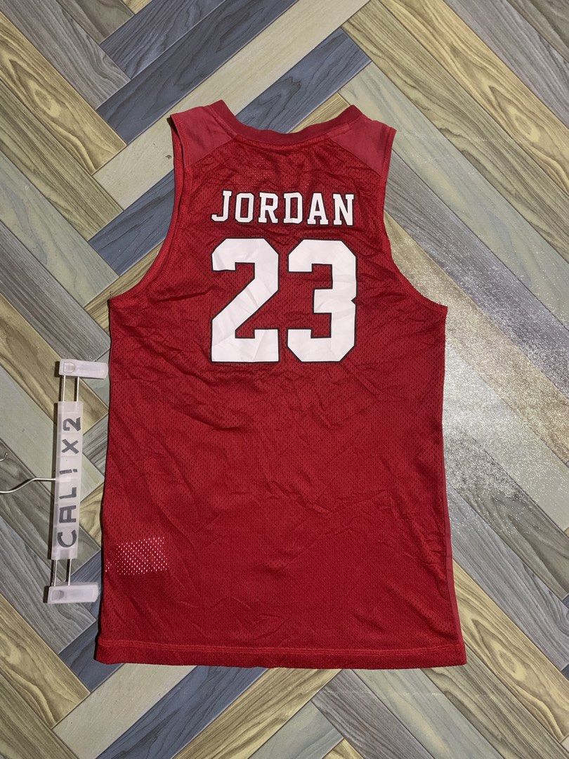 JORDAN COTTON-MESH JERSEY (Category: Tshirts & Polo Shirts ) located in Kapalong. Submitted by ac_thrift (Listing ID 1461577146, Image 2). Description: JORDAN COTTON-MESH JERSEY Size: Small Dimes: W17 x L27 Color rate: 9/10 Cotton part, 10/10 Mesh part Condition: Very-good MoP: Gcash Location: Mindanao, Davao del Norte, Kapalong, 8113.