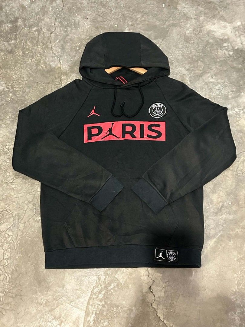 Jordan Paris (Category: Coats, Jackets and Outerwear) located in Caloocan City. Submitted by roanmacara48668 (Listing ID 1461790973, Image 1). Description: size large jordan paris no issue negotiable.