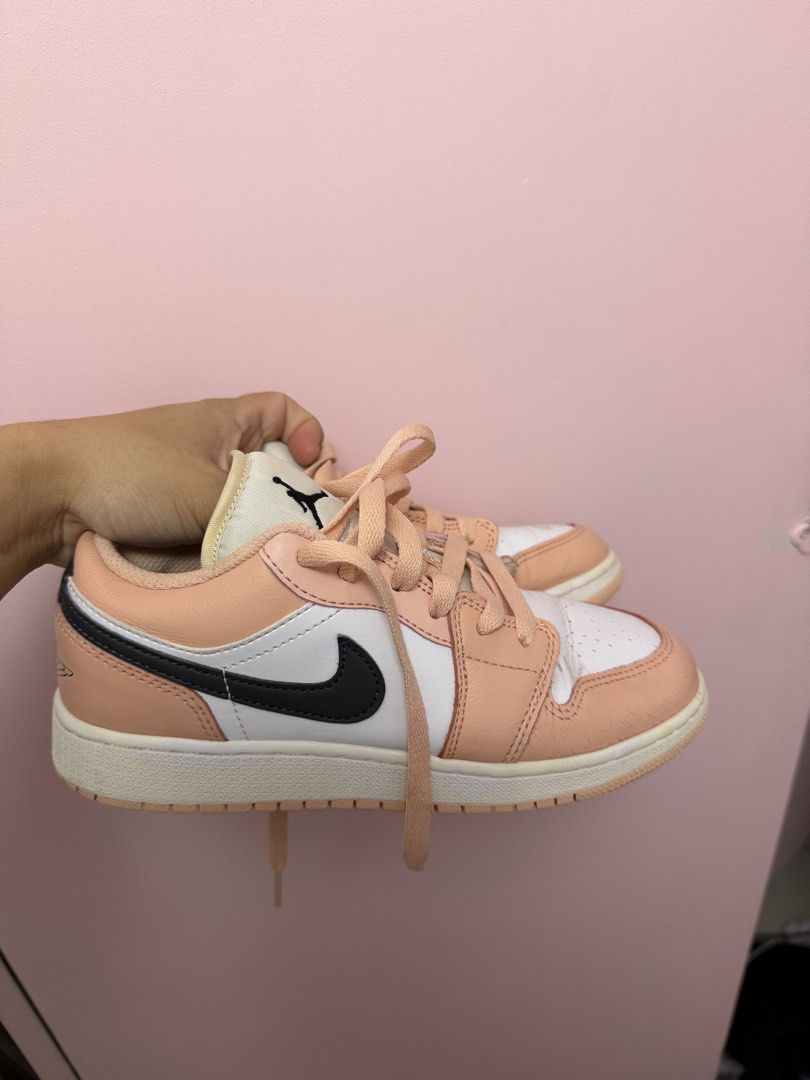 Jordan pink (Category: Sneakers) located in Rizal. Submitted by hellofashion_00 (Listing ID 1461686380, Image 3). Description: Authentic jordan 1 .