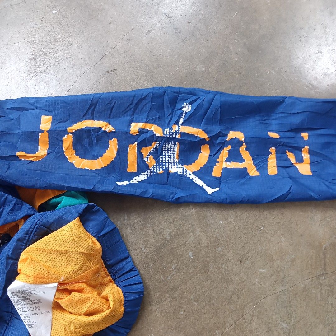 Jordan windbreaker (Category: Babies & Kids Fashion) located in Baguio. Submitted by miishaysh67446 (Listing ID 1461658339, Image 3). Description: jordan halfzipper windbreaker very good condition issue: crack print only in left sleeve 8-12y.