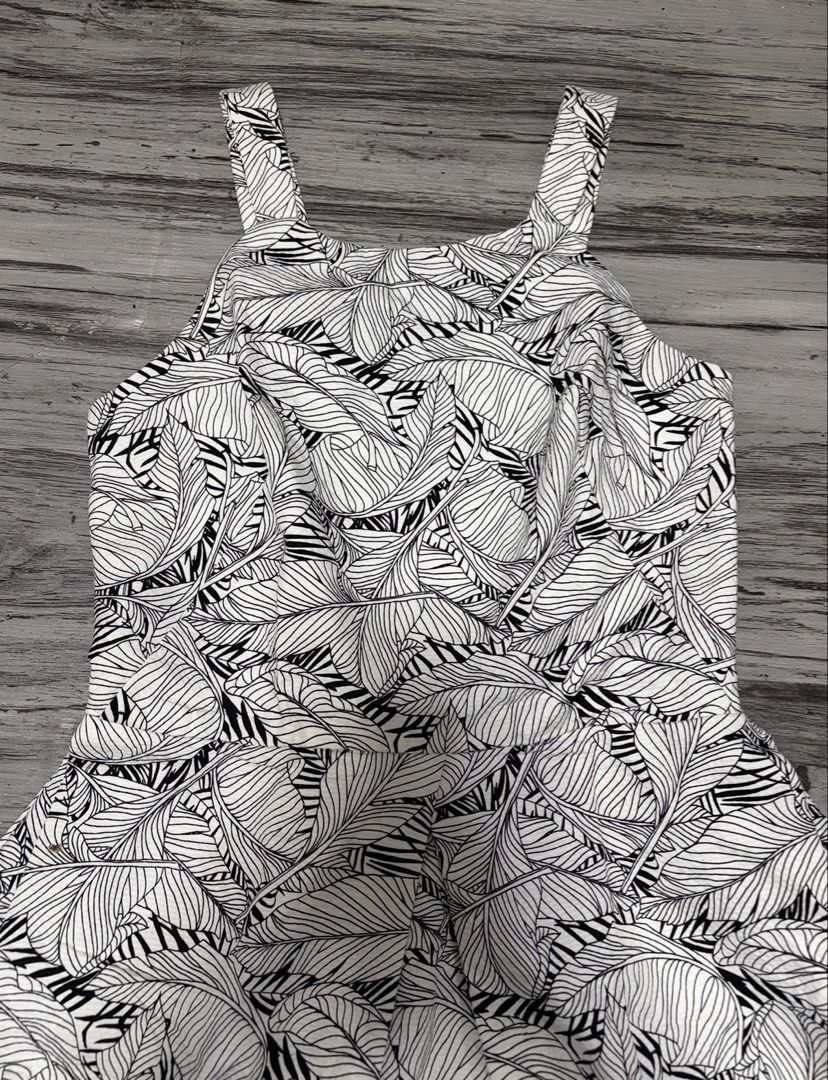 Just G Dress Leaf Print Cutout Back (Category: Dresses) located in Manila. Submitted by angelrose0210 (Listing ID 1461693662, Image 3). Description: - Cute leaf print dress from Just G - Features a stylish cutout detail at the back - Lightweight and comfortable fabric - Ideal for casual outings, beach days, and warm weather.