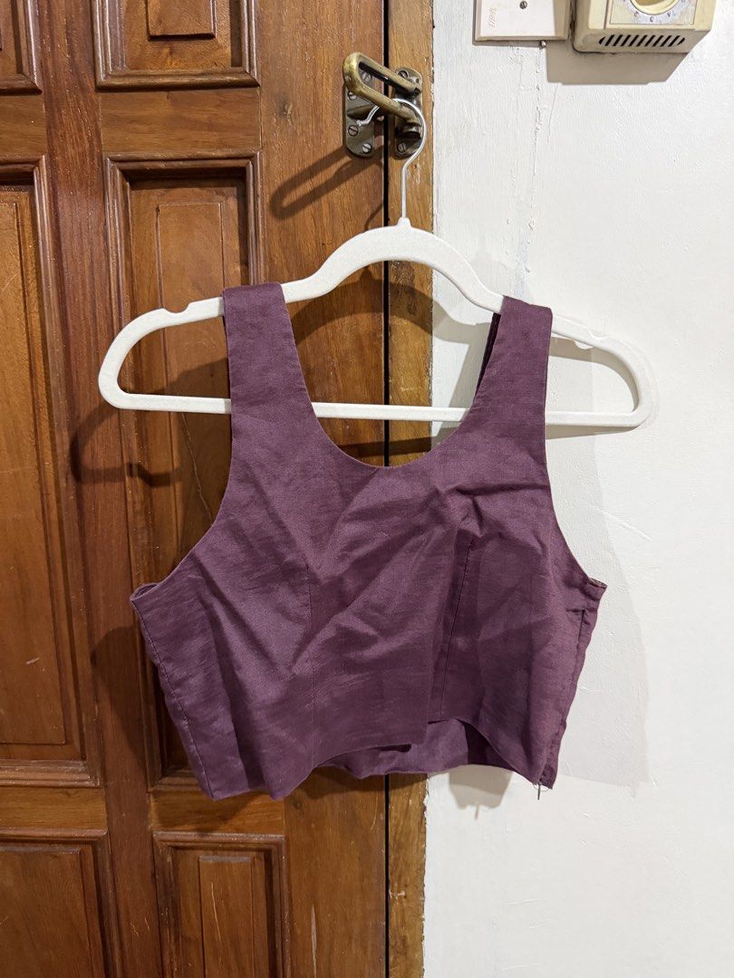 Kasikas Plum u-line cropped top (Category: Sleeveless) located in Quezon City. Submitted by latiendadejaye (Listing ID 1461624970, Image 1). Description: Needs ironing, but in good condition, with side zip, best fits S (slightly loose) to M In good condition, worn maybe once or twice. MOP: BPI, Gcash, Maya RFS: cleaning out my closet .