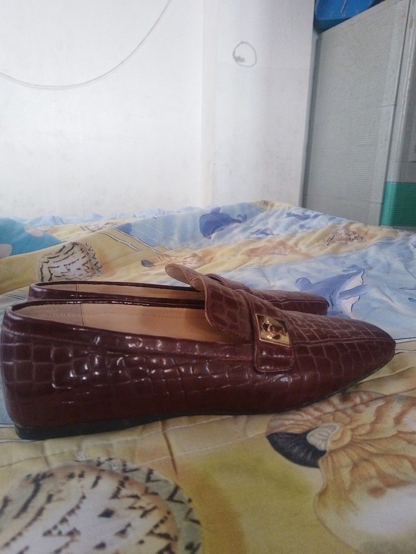Kate Spade Brown Croc Embossed Loafers (Category: Loafers) located in Cavite. Submitted by angeljazmine (Listing ID 1461564627, Image 3). Description: - Brand: Kate Spade - Color: Brown - Style: Loafers - Texture: Croc embossed - Detail: Gold buckle on strap - Closure: Slip-on - Versatile: Dress up or down, suitable for work or casual outings Original Price is 11k, I'm selling this for only 1500 Negotiable.