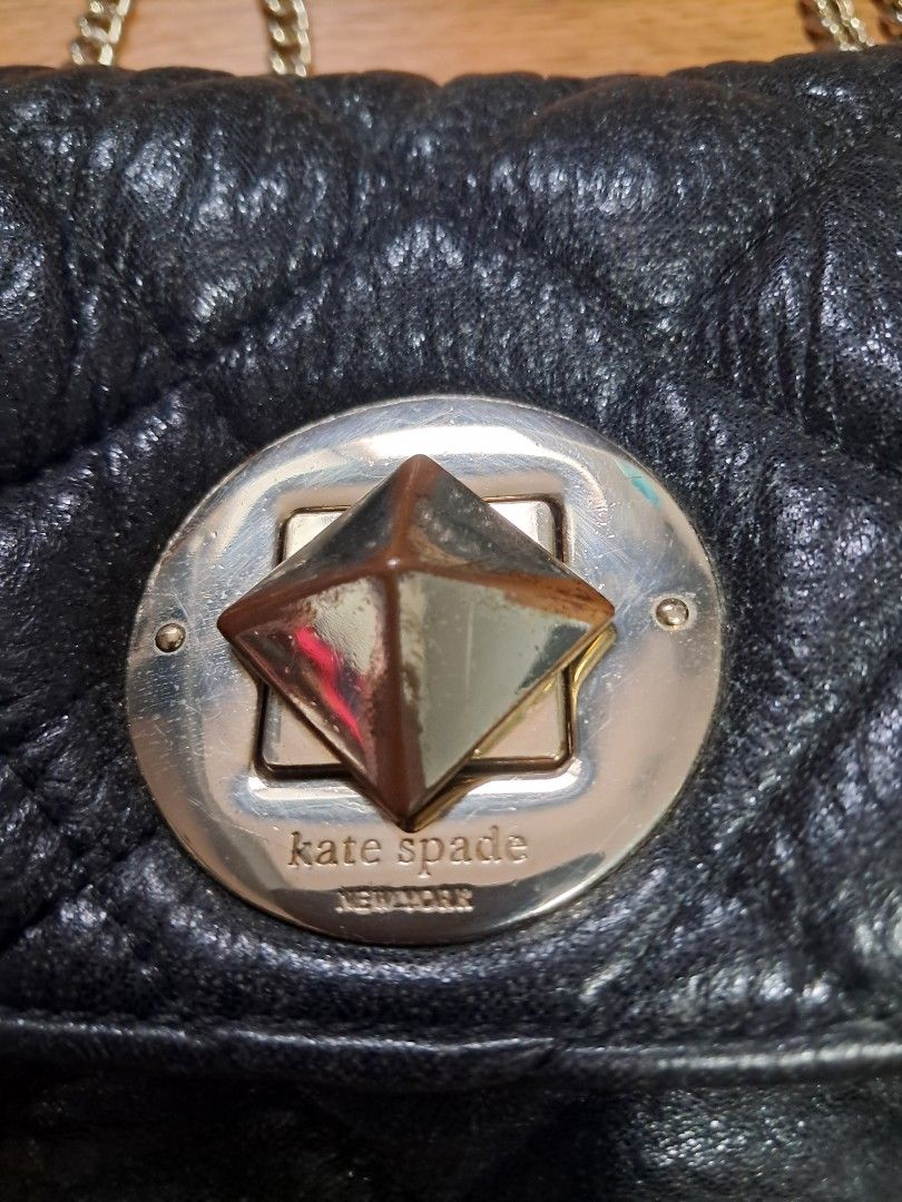 Kate Spade Chain Bag (Category: Cross-body Bags) located in Quezon City. Submitted by dealtoshop (Listing ID 1461574466, Image 2). Description: USED. 100% ORIGINAL. IN PRISTINE CONDITION. PLEASE SEE THE PHOTOS FOR YOUR REFERENCES..