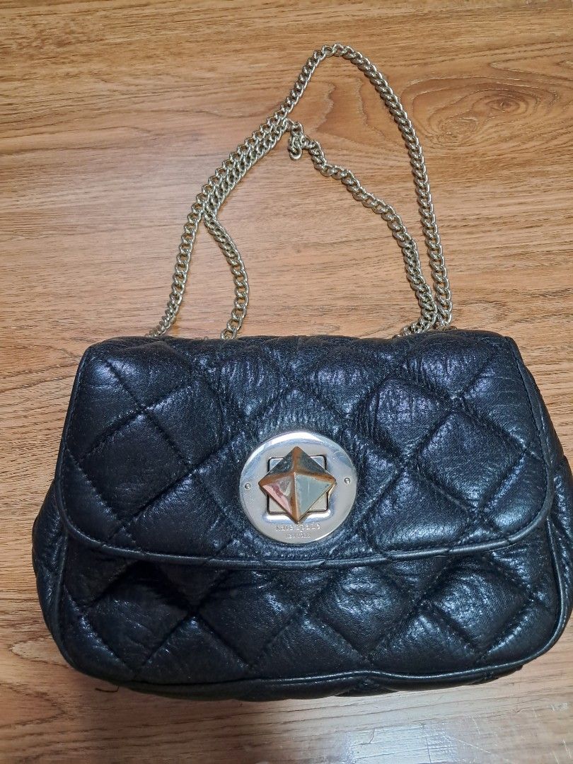 Kate Spade Chain Bag (Category: Cross-body Bags) located in Quezon City. Submitted by dealtoshop (Listing ID 1461574466, Image 1). Description: USED. 100% ORIGINAL. IN PRISTINE CONDITION. PLEASE SEE THE PHOTOS FOR YOUR REFERENCES..