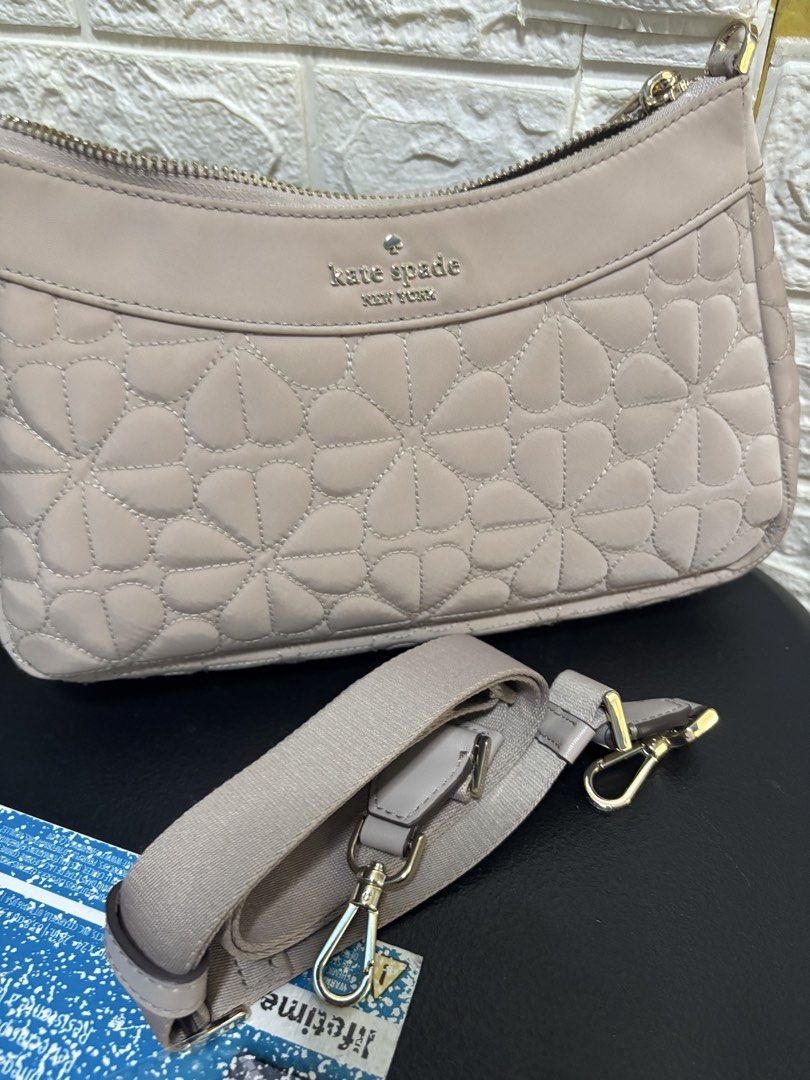 Kate Spade Flower Quilted Crossbody (Category: Luxury Bags & Wallets) located in Meycauayan. Submitted by maxsshopzter (Listing ID 1461576708, Image 3). Description: .