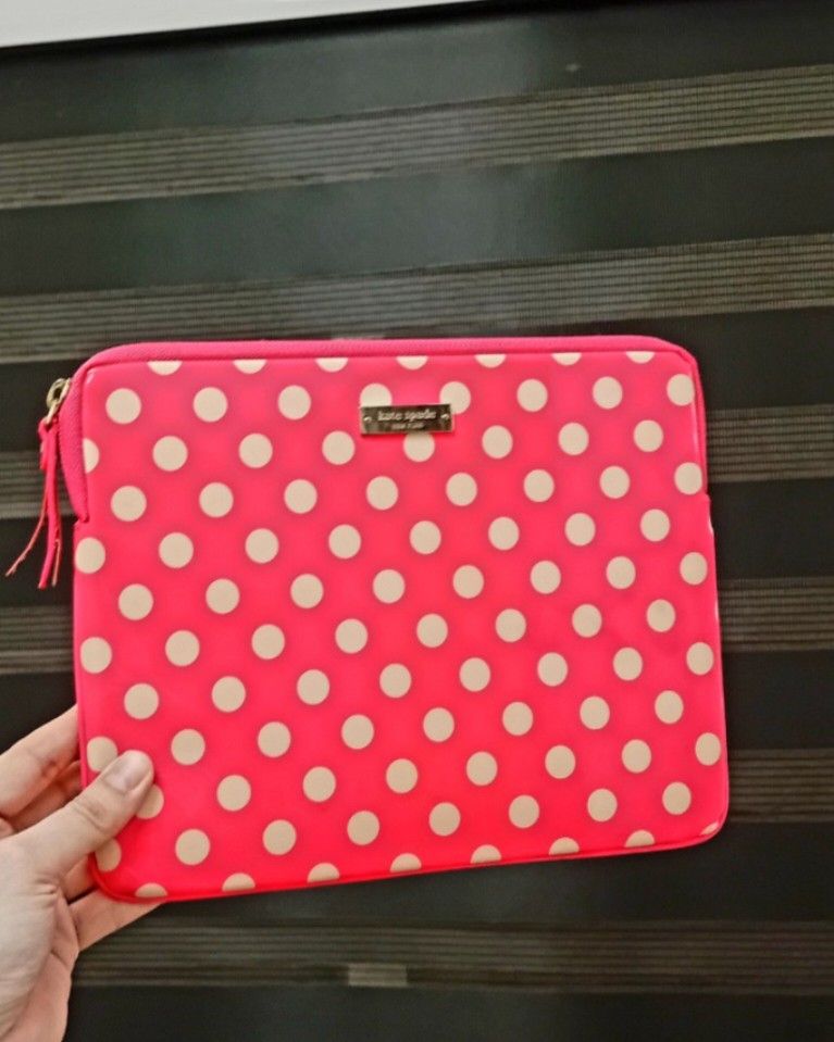 Kate Spade New York Tablet Sleeve (Category: Laptop Bags & Sleeves) located in Manila. Submitted by eriiicaspage (Listing ID 1461266289, Image 3). Description: Authentic Kate Spade tablet Sleeve Neon Pink Cute pink Kate Spade laptop sleeve - Classic polka dot design - Secure zip closure with tassel detail - Soft beige interior lining - Ideal for protecting laptops or tablets Min Sign of Used Good Condition 9/10 .