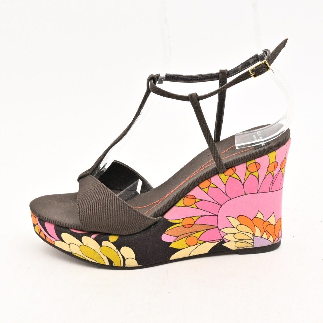 Kate Spade Sandals 🧚🏻 (Category: Sandals) located in Rizal. Submitted by danica.thrifts (Listing ID 1461675933, Image 1). Description: FOR BIDDING! 🧚🏻 Kate Spade Sandals 9 B Womens (us size) 9/10 Good condition Starting bid: 1,699 + 100 incre (not exactly budget-friendly since it’s a bit pricey, but it’s really nice tho 🥹💕).