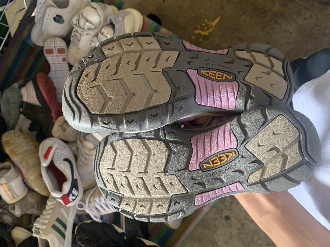 Keen (Category: Sneakers) located in Andop. Submitted by oalyc (Listing ID 1461657630, Image 3). Description: Size 7 us 37.5 euro.