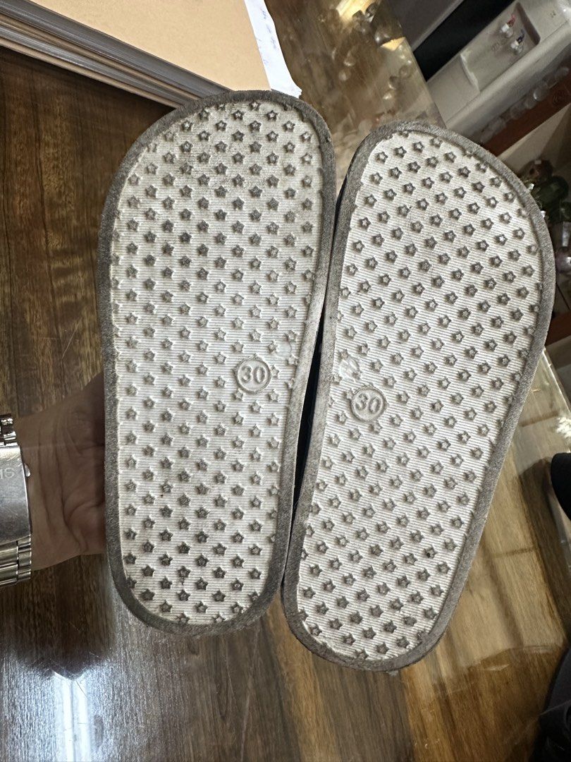 Kenzo kids slides (Category: Babies & Kids Fashion) located in Antipolo. Submitted by capizexport (Listing ID 1461562750, Image 3). Description: Kenzo kids slides Size 30 euro Rarely used No longer fits my kid Price 850 pesos.