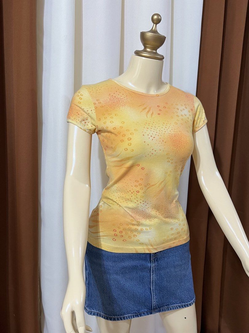 Kenzo Top Orig💯 (Category: Luxury Apparel) located in Cebu City. Submitted by sexyclosetph2.0 (Listing ID 1461715771, Image 3). Description: Orig💯 Like new condition Color rate 10/10 Very nice in actual Fits small-med .