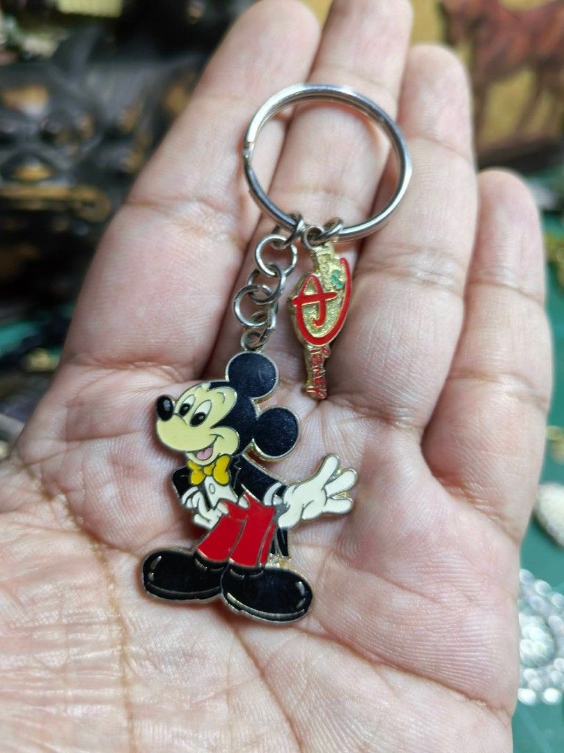 Keychain - Mickey Mouse Disney Tokyo Resort (Category: Charms) located in Cebu City. Submitted by dudes_villanueva (Listing ID 1461584606, Image 1). Description: Keychain - Mickey Mouse Disney Tokyo Resort 📌 In excellent condition..