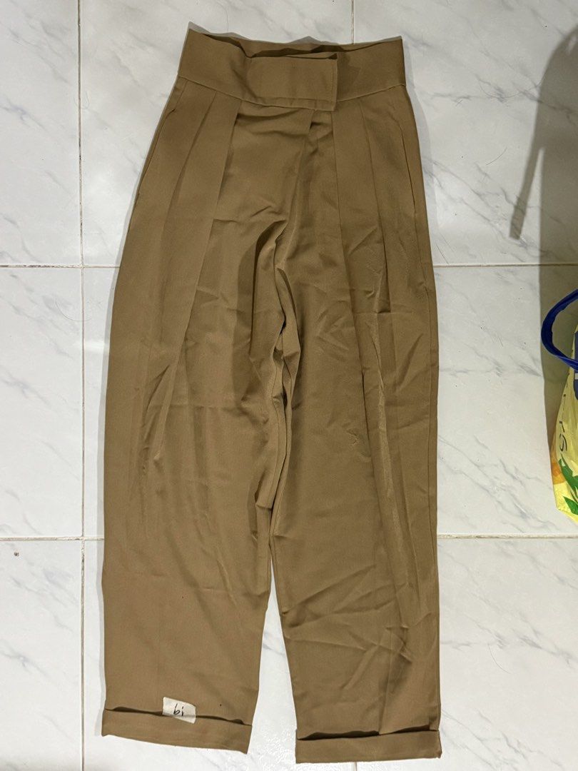 Khaki color Trousers (Category: Other Bottoms) located in Santa Rosa. Submitted by eyecherry.ph (Listing ID 1461713537, Image 1). Description: - Khaki colored trousers - Size S (fits US 25/UK 8/EU 36) - Relaxed fit with high waist - Features pleats and cuffed hem .