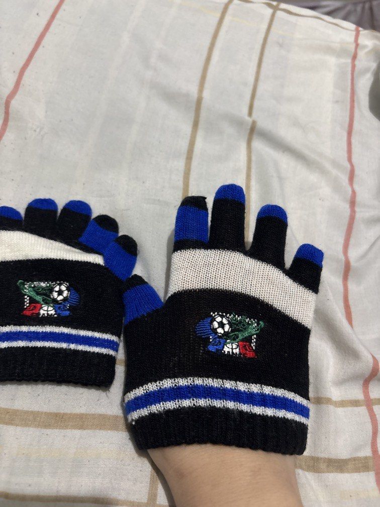 Kids gloves (Category: Babies & Kids Fashion) located in Manila. Submitted by vintageaccessories (Listing ID 1461704414, Image 2). Description: .
