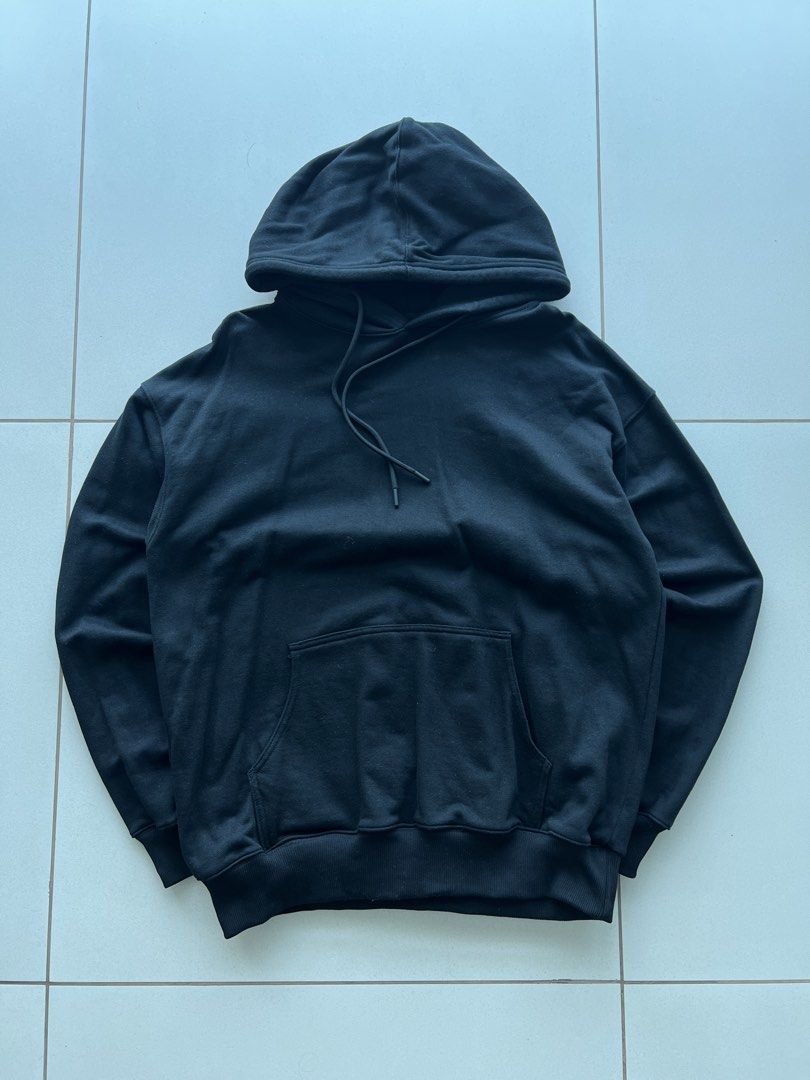 KIGEN BLACK HOODIE (Category: Hoodies) located in Manila. Submitted by scrimpy.co (Listing ID 1461591959, Image 1). Description: KIGEN BLACK HOODIE L: 27” | W: 22.5” Best Fit: Medium to Large Color rate & Condition: 10/10 Issue: NONE.