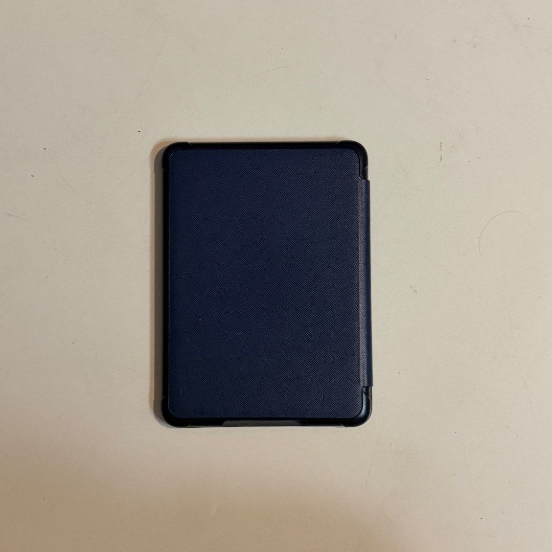 kindle hard cover (Category: Other Mobile & Gadget Accessories) located in Manila. Submitted by sdcltr (Listing ID 1461608693, Image 2). Description: - USED but not abused (pls manage expectations, requests for photos is encouraged) - navy blue - folding front cover that works as a stand - magnetic closing - kindle paperwhite 12th gen, 7”.