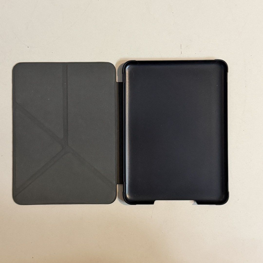 kindle hard cover (Category: Other Mobile & Gadget Accessories) located in Manila. Submitted by sdcltr (Listing ID 1461608693, Image 3). Description: - USED but not abused (pls manage expectations, requests for photos is encouraged) - navy blue - folding front cover that works as a stand - magnetic closing - kindle paperwhite 12th gen, 7”.