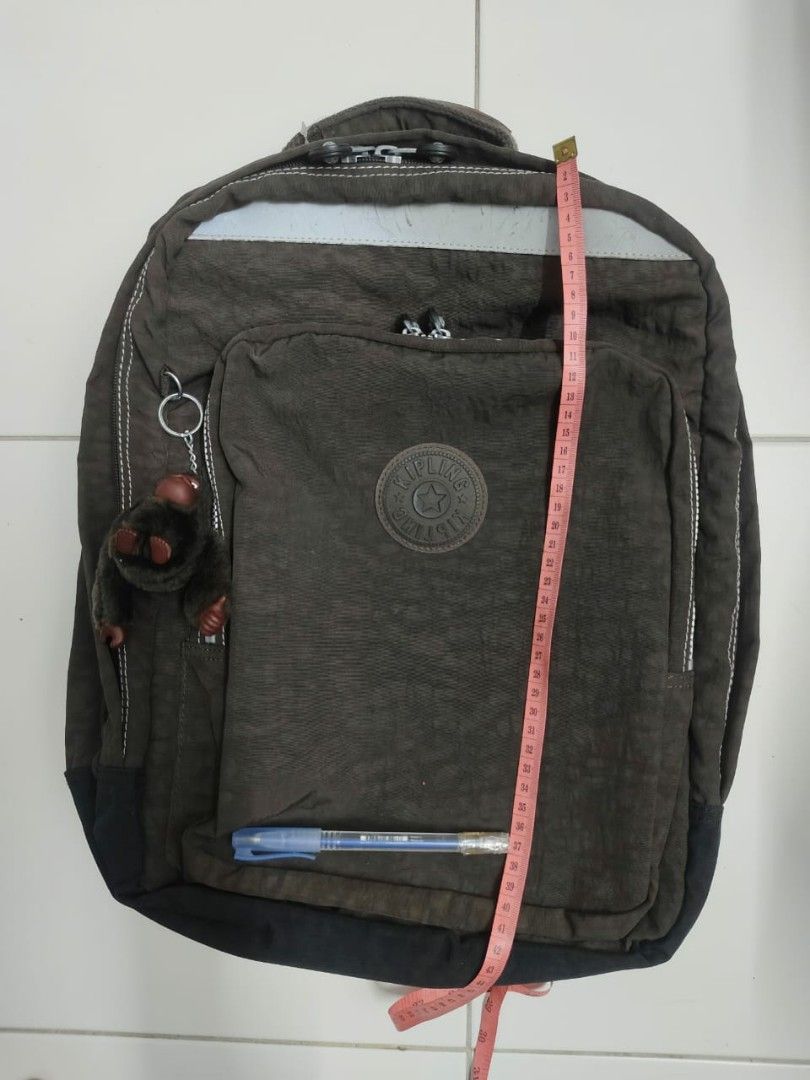 Kipling Backpack (Category: Backpacks) located in Merlimau. Submitted by daengmenabastore (Listing ID 1461746477, Image 3). Description: - Brand: Kipling - Color: Brown - Features iconic Kipling monkey charm - Durable material - Adjustable shoulder straps - Suitable for daily use, school, or travel Nego.