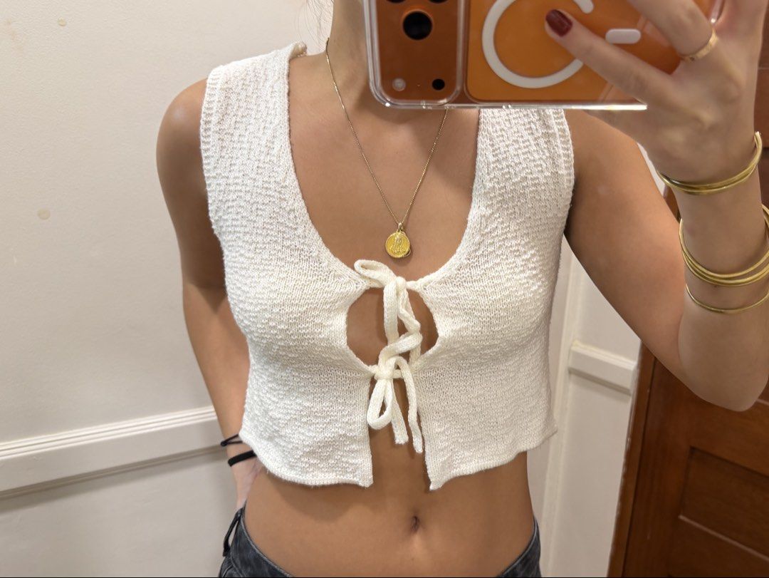 Knitted Tie Top (Category: Others Tops) located in Manila. Submitted by beysclosett (Listing ID 1461768337, Image 2). Description: - only used once - thick fabric.