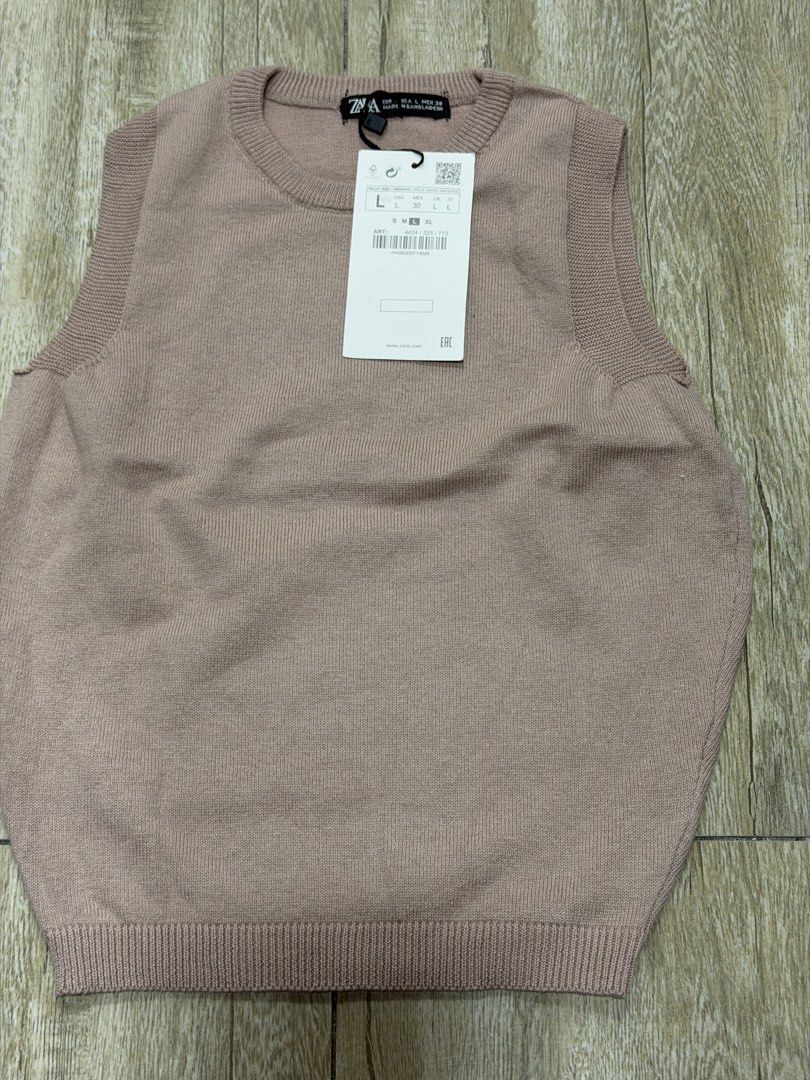 Knitted top (Category: Sleeveless) located in San Fernando. Submitted by mci.ph (Listing ID 1461691099, Image 1). Description: Large size pero maliit ang sizing kasya pang teens na petite. Not for adult size. .