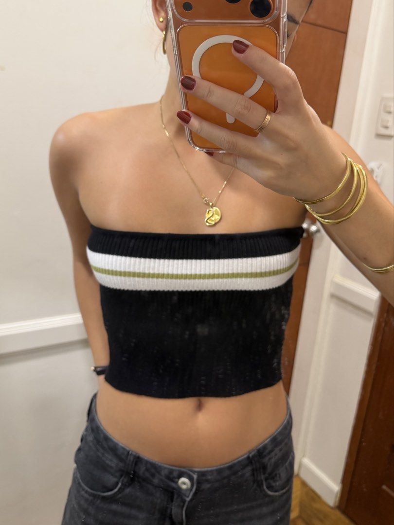 Knitted Tube Top (Category: Others Tops) located in Manila. Submitted by beysclosett (Listing ID 1461665052, Image 2). Description: - good condition - comfy & soft.