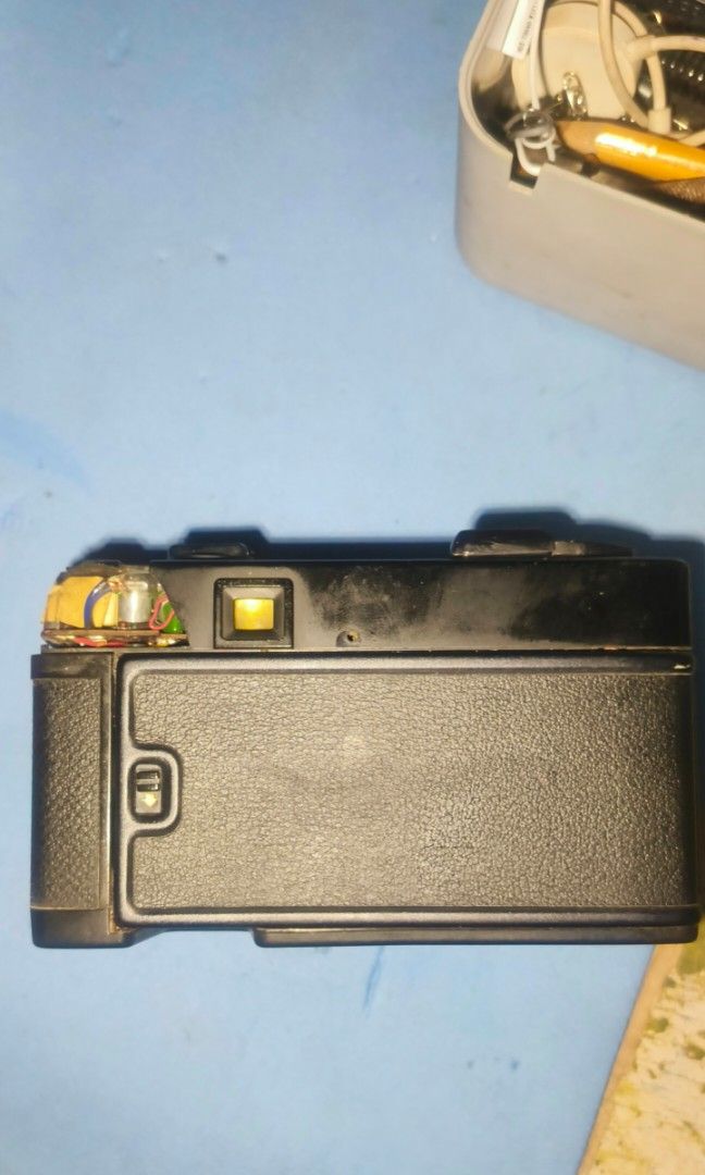 Konica c35 (Category: Cameras) located in Manila. Submitted by sandatu25 (Listing ID 1461795757, Image 2). Description: FOR SALE / FOR PARTS ‎ ‎Konica C35 AF - KONICA HEXANON 38mm F2.8 JAPAN 46ø ‎ ‎Issue: Basag body sa ilalim, labas na flash board (see pic 1). For parts / lens harvesting na lang. ‎ ‎Lens condition: Buo glass, no deep scratches, may light haze / dust sa loob (see close-up). May coating pa. Needs CLA if gusto i-mod. ‎ ‎Good for: ‎-