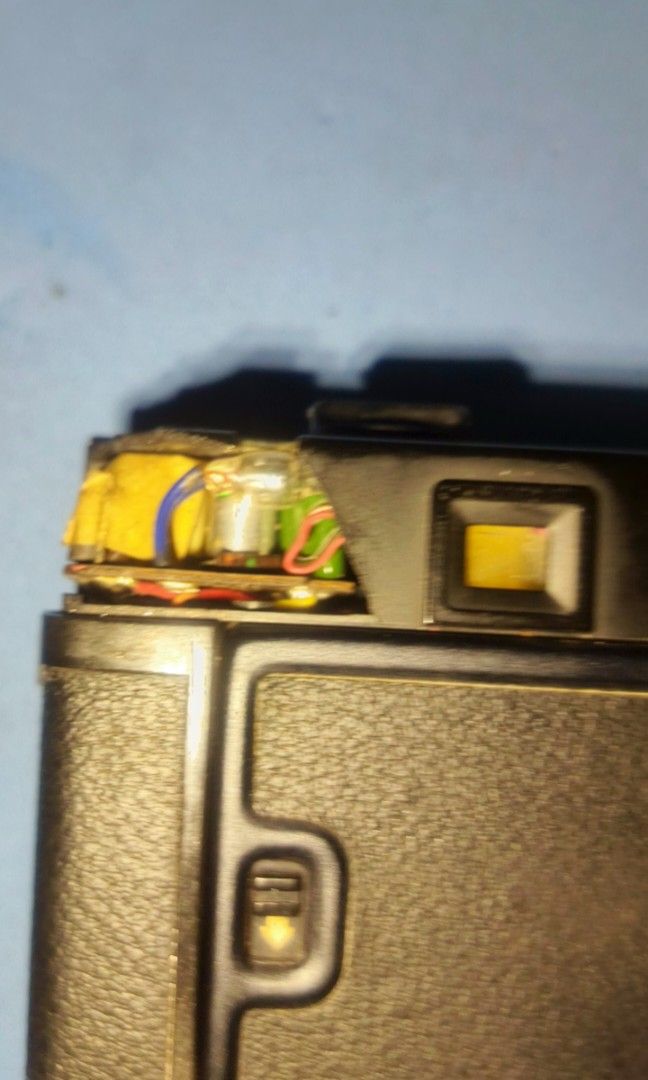 Konica c35 (Category: Cameras) located in Manila. Submitted by sandatu25 (Listing ID 1461795757, Image 3). Description: FOR SALE / FOR PARTS ‎ ‎Konica C35 AF - KONICA HEXANON 38mm F2.8 JAPAN 46ø ‎ ‎Issue: Basag body sa ilalim, labas na flash board (see pic 1). For parts / lens harvesting na lang. ‎ ‎Lens condition: Buo glass, no deep scratches, may light haze / dust sa loob (see close-up). May coating pa. Needs CLA if gusto i-mod. ‎ ‎Good for: ‎-