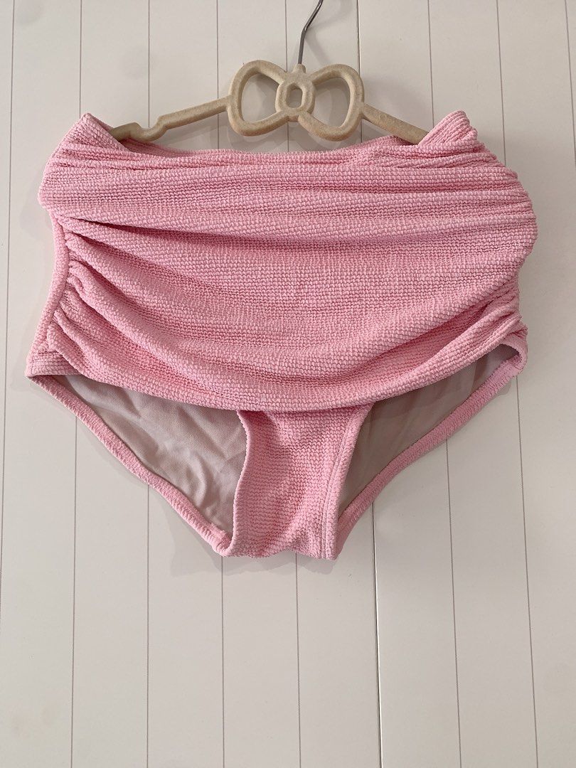 Korea swimsuit韓國泳衣 (pink, free size) （分類：泳衣）位於 Hong Kong。 由 choco17 提交（商品編號 1461590695，圖片 3）。簡介： 。