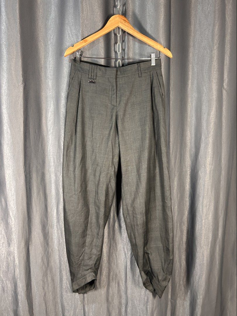 KRIS VAN ASSCHE PLEATED TROUSER (Category: Trousers) located in General Mariano Alvarez. Submitted by manosegunda4117 (Listing ID 1460543286, Image 1). Description: KRIS VAN ASSCHE PLEATED TROUSER Size 38 Measurements : Waistline - 30 in Length - 40 approx Features detailed belt loops and hem buttons Price : PHP 1,500 + shipping fee .