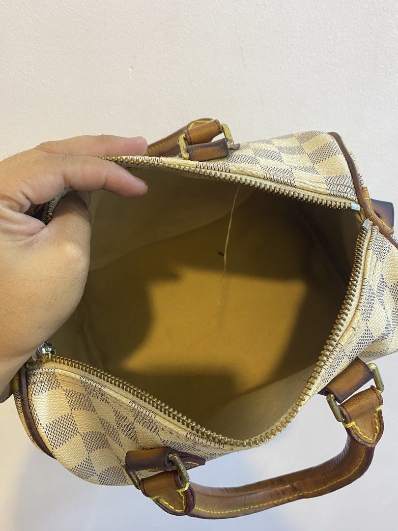 L V (Category: Luxury Bags & Wallets) located in Manila. Submitted by laizacollections (Listing ID 1461565372, Image 3). Description: .