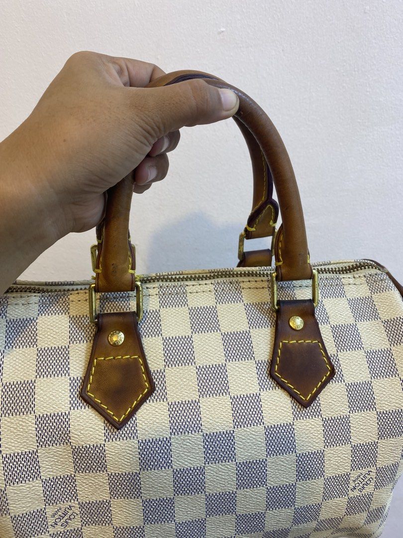 L V (Category: Luxury Bags & Wallets) located in Manila. Submitted by laizacollections (Listing ID 1461565372, Image 2). Description: .