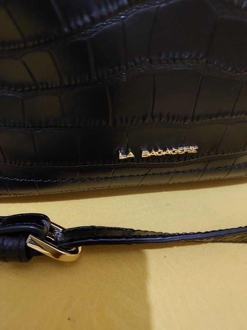LA BAGAGERIE Black Croc Embossed Handbag (Category: Luxury Bags & Wallets) located in Malabon City. Submitted by jullie_bag_shop (Listing ID 1461716531, Image 2). Description: - Stylish black handbag with a luxurious croc-embossed texture. - Elegant gold hardware details add a touch of sophistication. - Secure main compartment with a zip closure to keep your belongings safe. - Multiple interior pockets for organized storage. - Includes a detachab